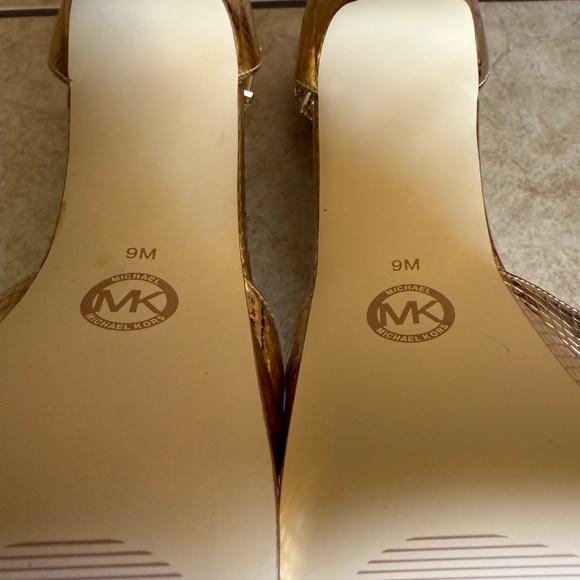 Michael Kors Martina Gold Metallic Snake Embossed Heels SZ Various Orig. $195 - Picture 12 of 16